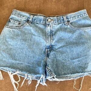 Levi's 555 guys fit jean shorts 14 ladies New light wash frayed hem made in USA